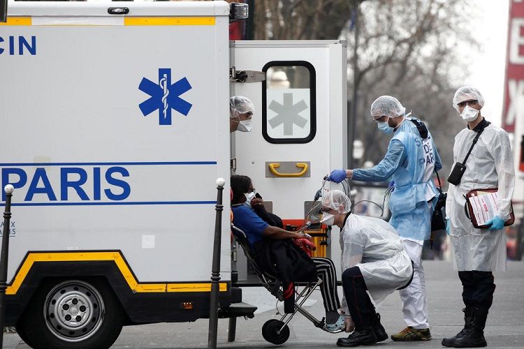 Во Франции за сутки умерли 833 человека, заразившихся коронавирусом