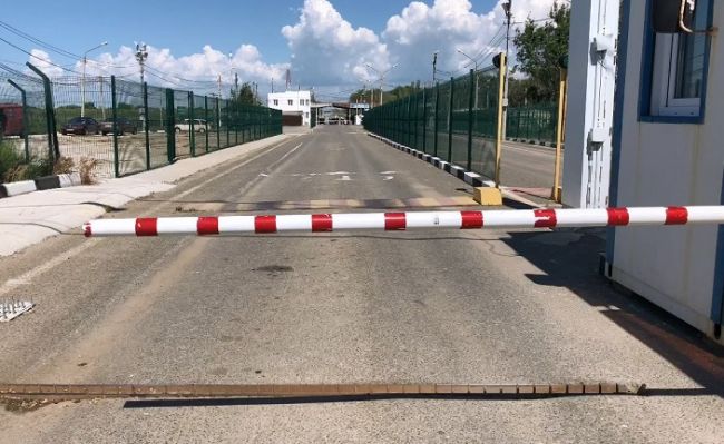 Грузия закрывает на две недели таможенные пункты пропуска на границе с Азербайджаном
