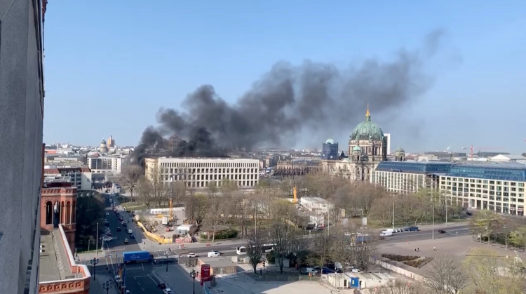 В Берлине горит стройка нового здания Городского дворца
