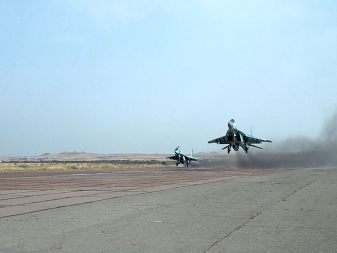 ВВС Азербайджана провели летно-тактическое учение с экипажами самолетов МиГ-29 и Су-25 - ВИДЕО