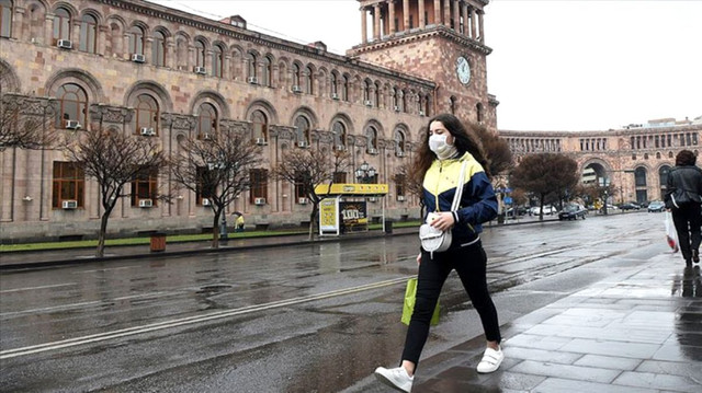 Власти Армении продлили режим ЧП в стране на месяц
