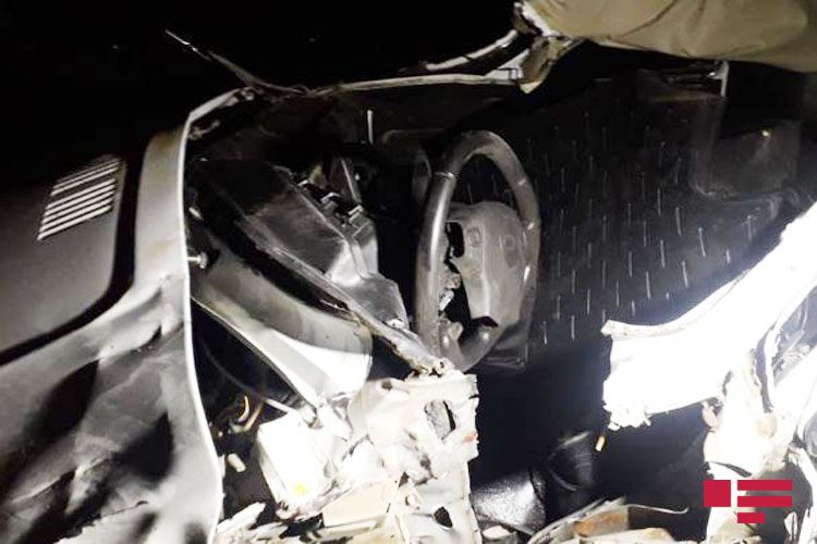 В результате ДТП в Шамкире погибли 2 человека, включая директора школы  - ФОТО