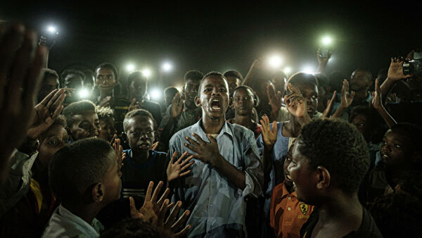 Снимок протестов в Судане выиграл конкурс World Press Photo - ФОТО