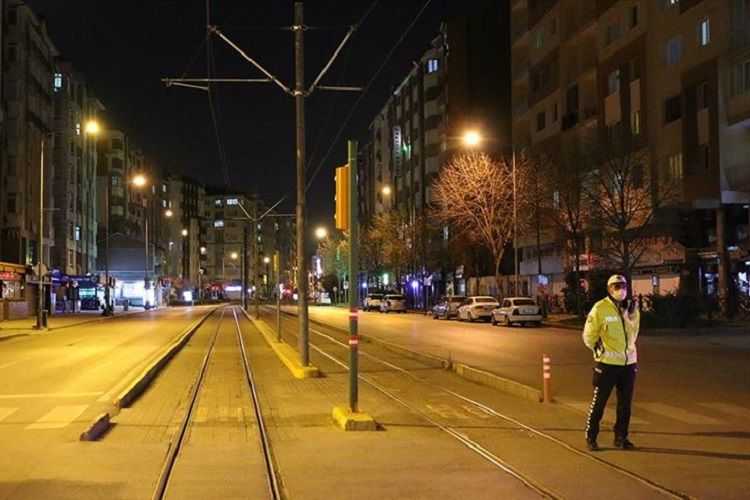 В Турции вводится 4-дневный комендантский час 