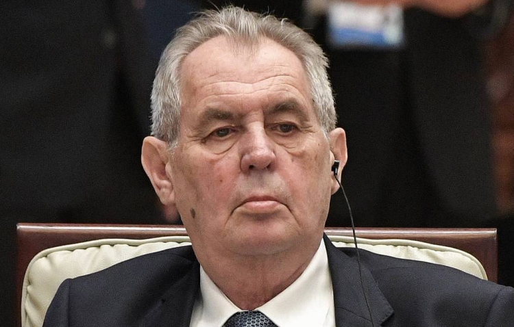 Президент Чехии предложил не открывать границы страны еще год