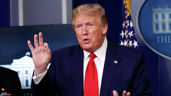 СМИ сообщили о намерении Трампа приостановить выдачи грин-карт