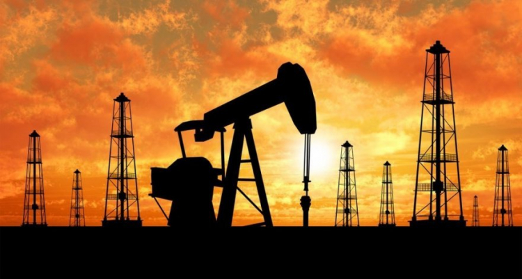 Нефть дорожает на 4-5% на новостях о снижении добычи
