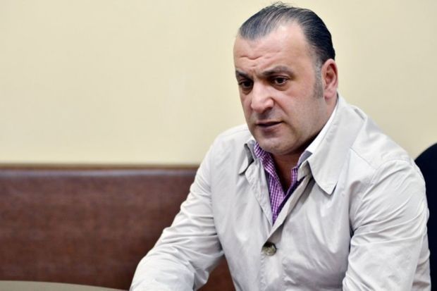 Государство помогло популярному азербайджанскому певцу
