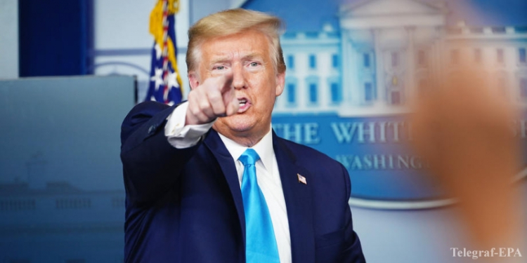 Трамп раскритиковал публикацию The New York Times о своих привычках на работе