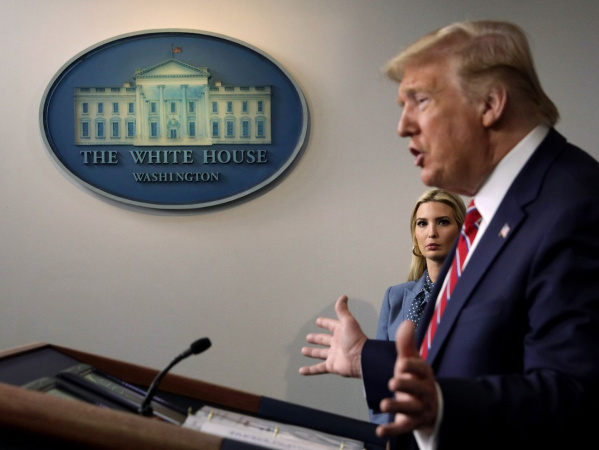 Спецслужбы неоднократно предупреждали Трампа об опасности COVID-19 - WP
