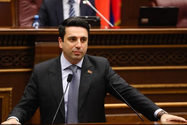 Вице-спикер парламента Армении подрался с противниками Пашиняна
