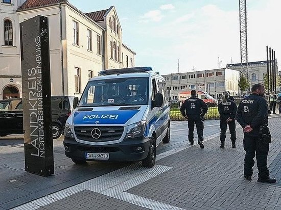 В Германии группа человек с ножами напала на прохожих
