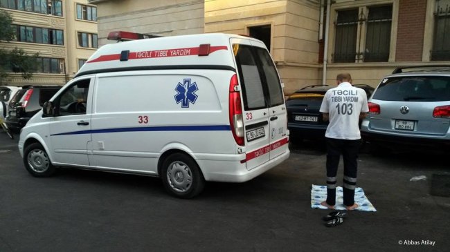 В Баку пожилая женщина скончалась от отравления уксусом