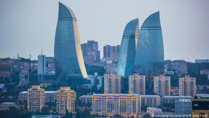 В Баку будет ветрено и жарко