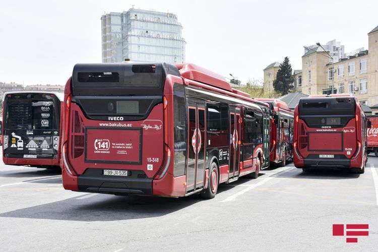 В выходные дни в 13 городах и районах Азербайджана общественный транспорт работать не будет
