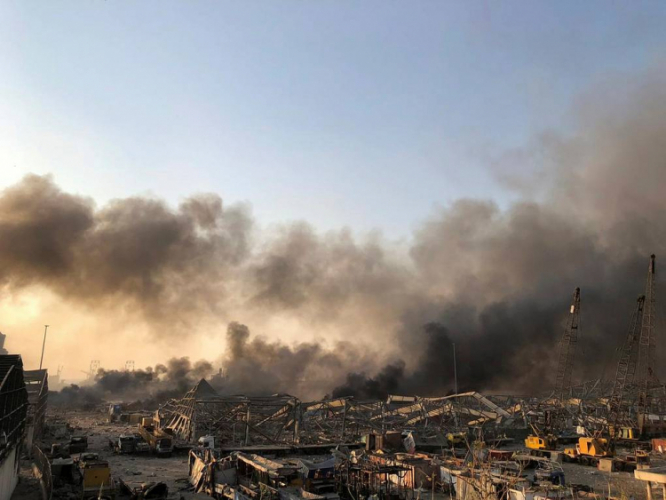 Семья и советники премьера Ливана пострадали при взрыве в Бейруте