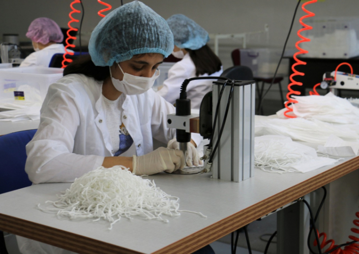 Азербайджан закупил техническое оборудование для пошива медицинских масок - ФОТО