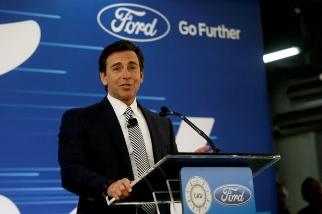 Глава Ford уходит в отставку
