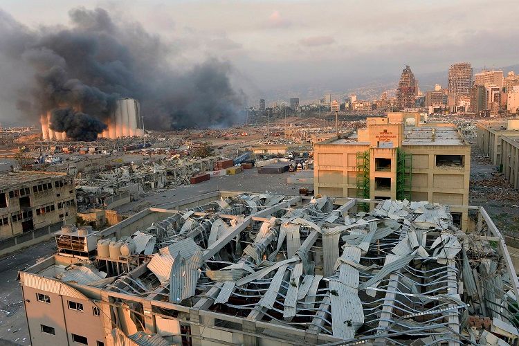 Премьер Ливана потребовал создать комиссию для расследования взрыва в Бейруте
