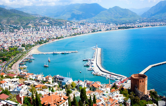 На турецких курортах резко увеличилось число заражений коронавирусом
