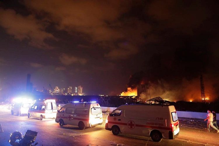 В Бейруте во время тушения пожара от взрыва пропали без вести 10 пожарных