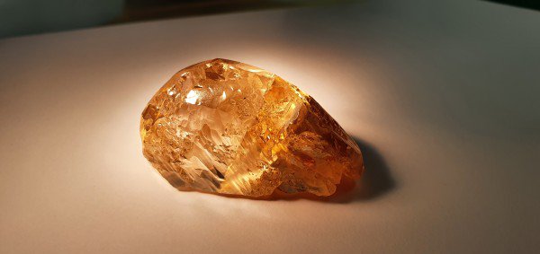 В России добыли самый крупный цветной алмаз в истории страны - ФОТО