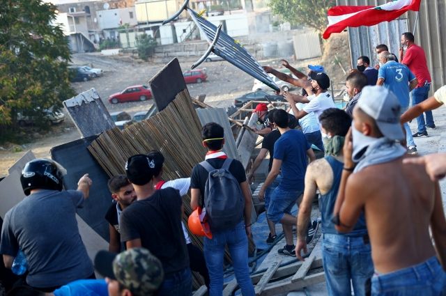 В Бейруте возобновились столкновения между демонстрантами и полицией