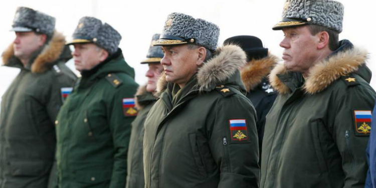 Путин лишил каракулевых шапок высших офицеров и полковников ВС