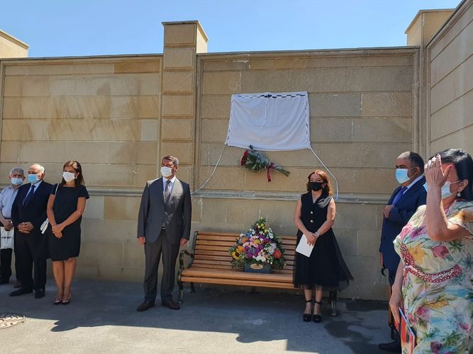 В Баку состоялась памятная акция по случаю дня рождения Абая Кунанбаева - ФОТО