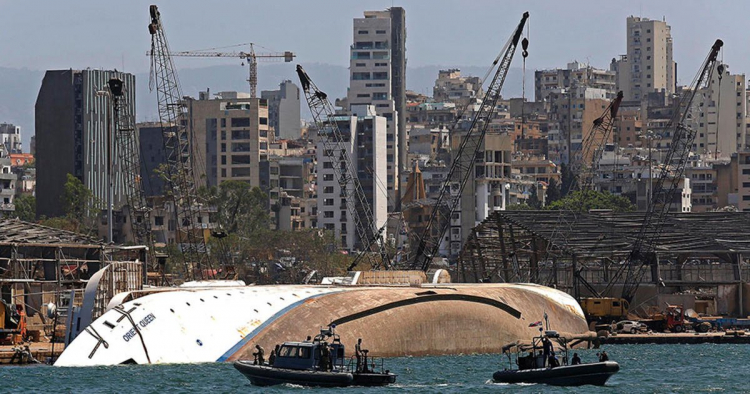 В порту Ливана все еще находятся десятки контейнеров с опасными химическими веществами