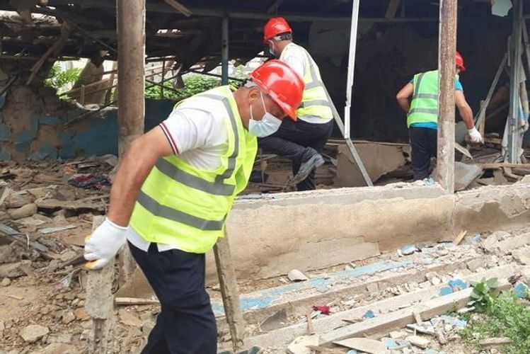 МЧС Азербайджана начало работы по восстановлению домов, пострадавших в результате армянской провокации в Товузе - ФОТО