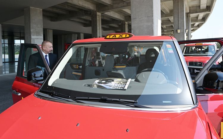 Ильхам Алиев ознакомился с новыми «Лондонскими такси» модели ТХ - ФОТО - ОБНОВЛЕНО