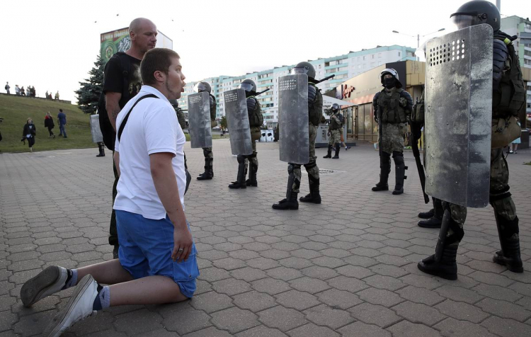 Глава МВД Белоруссии приказал не трогать журналистов, работающих на акциях протеста