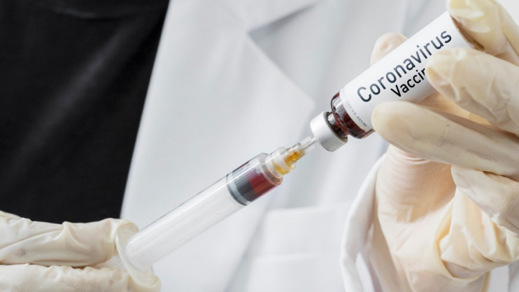 В России назвали дату начала массовой вакцинации от COVID-19