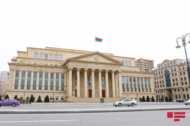 В Азербайджане возобновляется деятельность судов в городах и районах с ужесточенным карантинным режимом