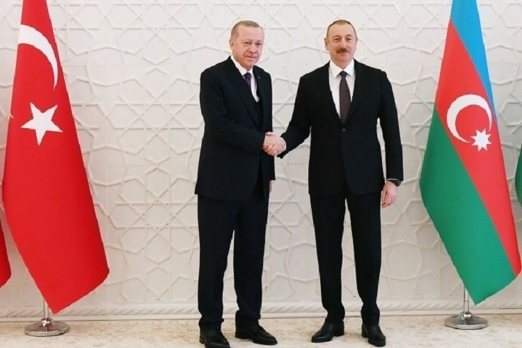 Президент Азербайджана позвонил турецкому коллеге 