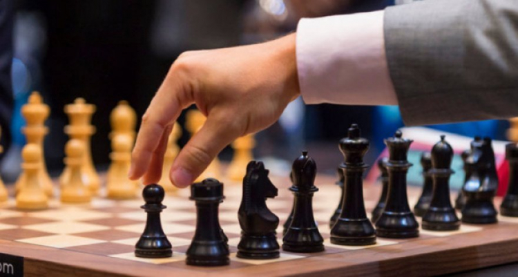 Азербайджанские шахматисты ведут упорную игру на онлайн-олимпиаде