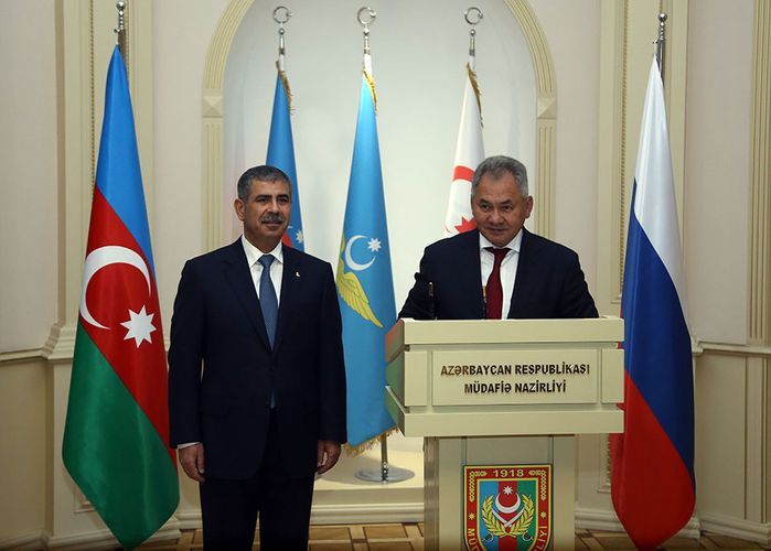 Министр обороны Азербайджана встретился с российским коллегой - ФОТО