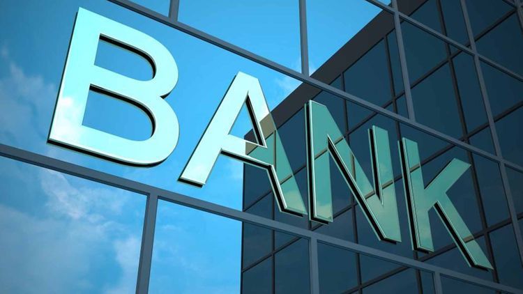 Численность банковских работников в Азербайджане с начала года уменьшилась на 5%
