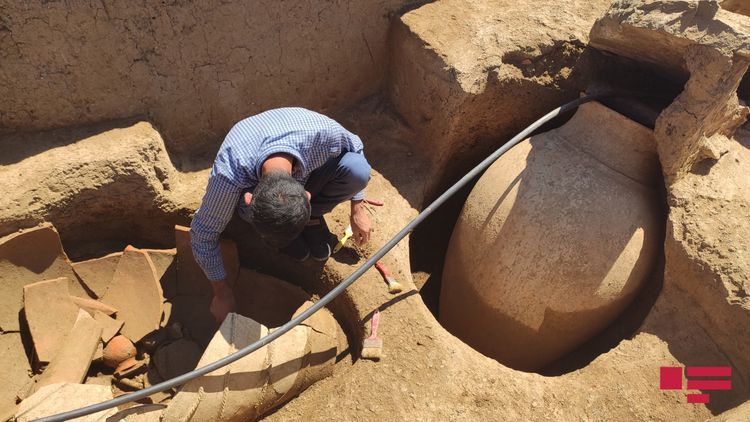 В Ярдымлы найдены кувшинные погребения возрастом 2 тыс. лет - ФОТО