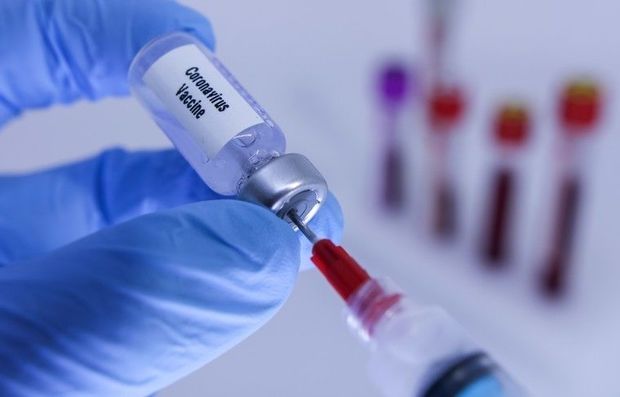 В США вакцину от коронавируса могут одобрить до окончания испытаний
