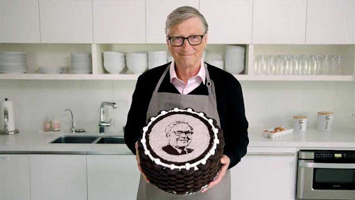 Билл Гейтс испек торт с портретом миллиардера Баффета - ФОТО