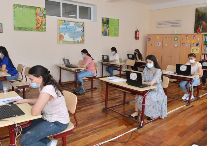 В Азербайджане проходят экзамены по приему на работу учителей
