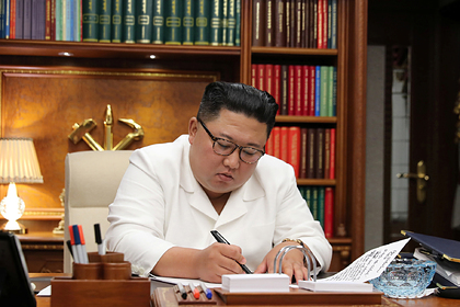 Ким Чен Ын привился экспериментальной вакциной от коронавируса
