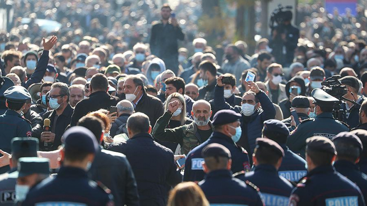 В Ереване проходит шествие с требованием отставки Пашиняна - ВИДЕО