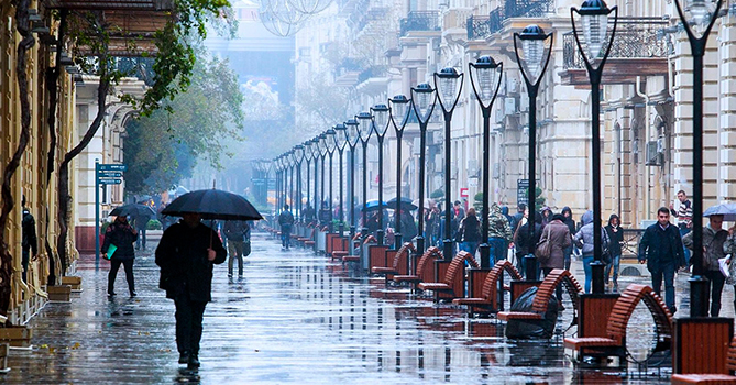 Завтра в Баку переменная облачность и местами дожди