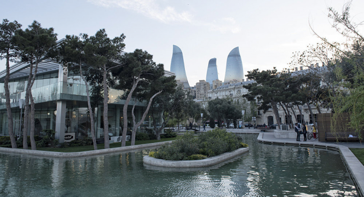 В пятницу в Баку переменная облачность и дожди