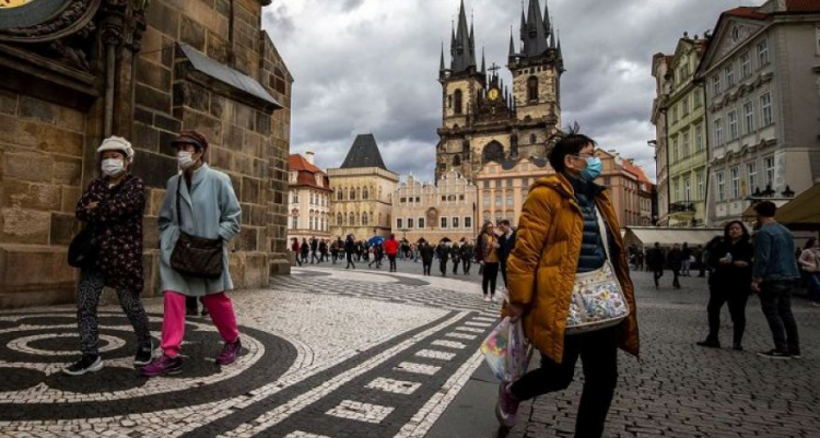 Чехия ослабила введенные из-за коронавируса ограничения