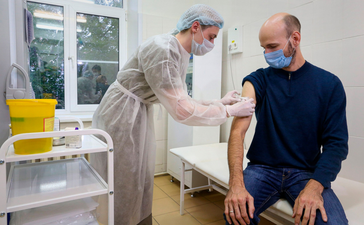 В Москве открылась запись на вакцинацию от COVID-19

