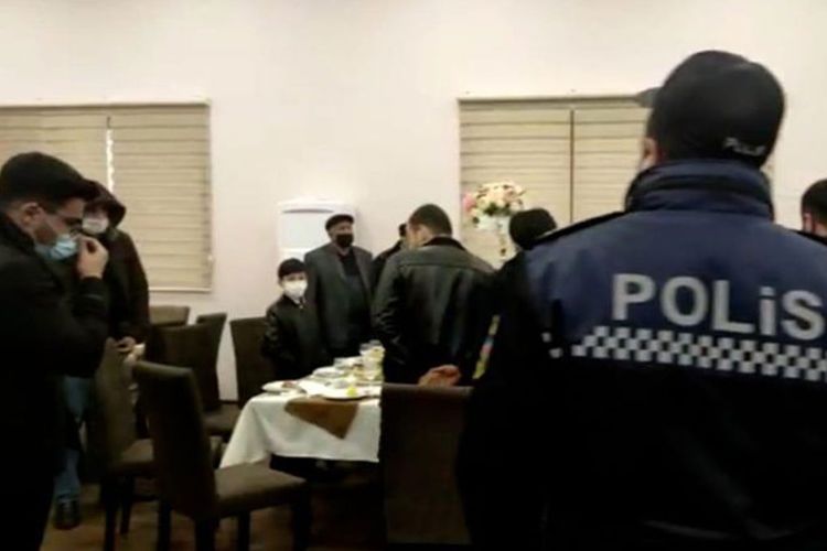 В Баку задержаны лица, пытавшиеся сыграть свадьбу в ресторане в Баку
 - ВИДЕО